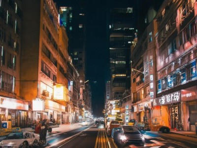 商贸城新闻发言，推动经济高质量发展