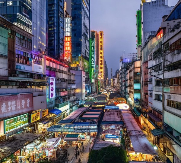 东信商贸圈，商业版图的辉煌与转型期的挑战