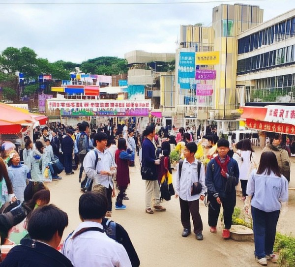 学校商贸集市，连接学生与老师的新方式